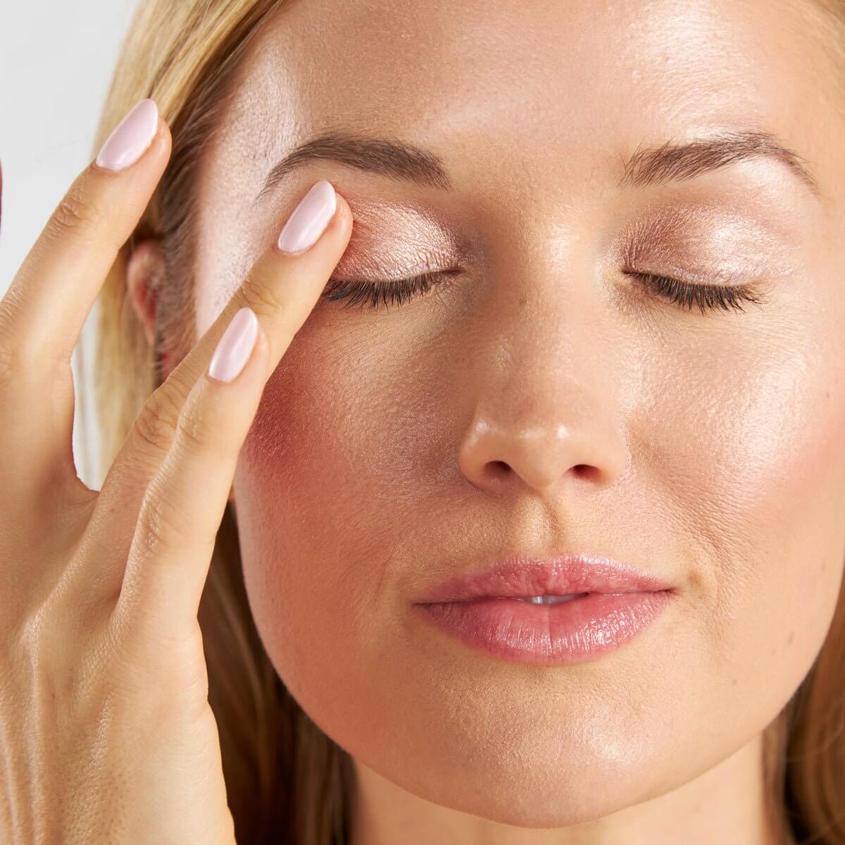 On Point Tint Creamy Eyeshadow & Primer with Peptides - PÜR Beauty 