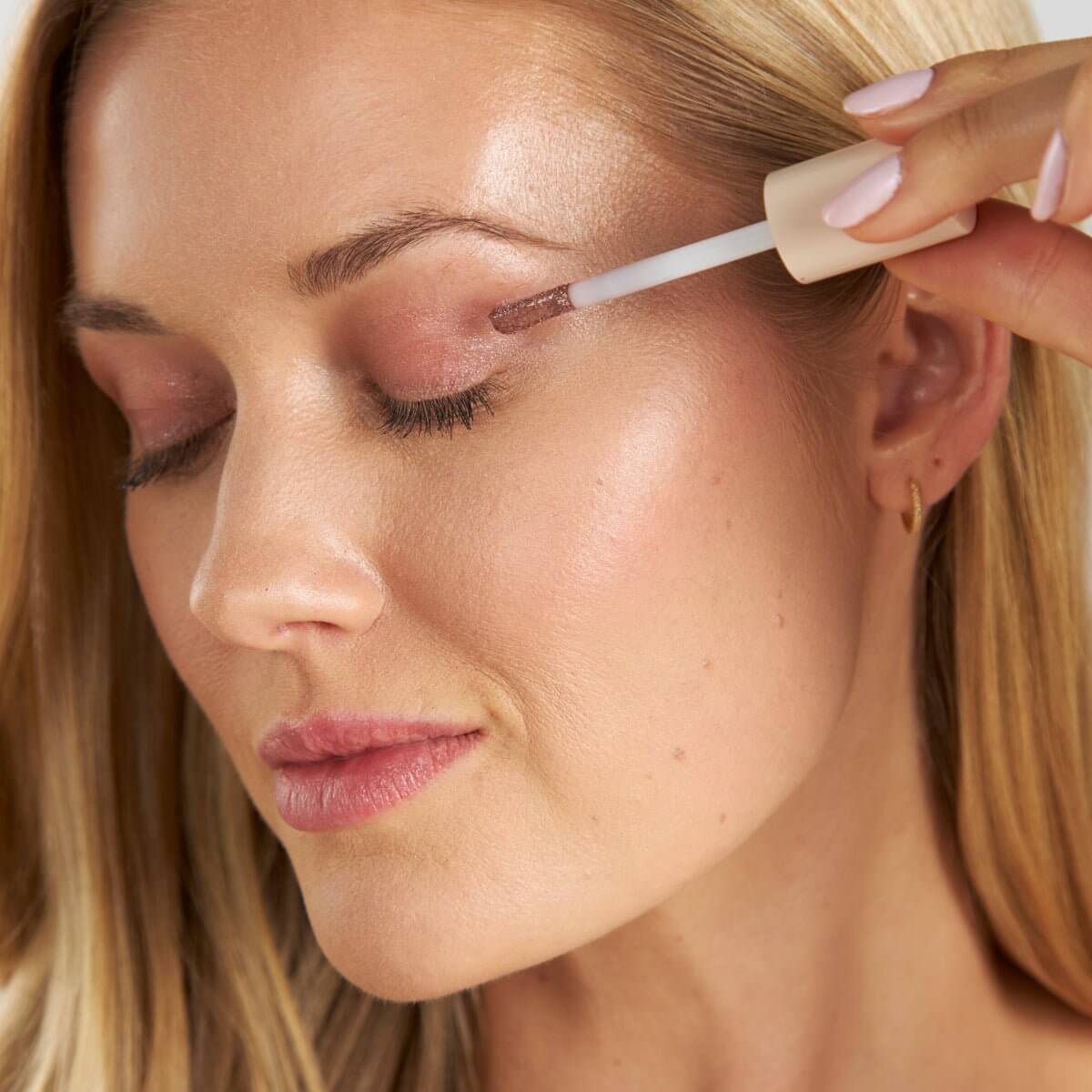 On Point Tint Creamy Eyeshadow & Primer with Peptides - PÜR Beauty